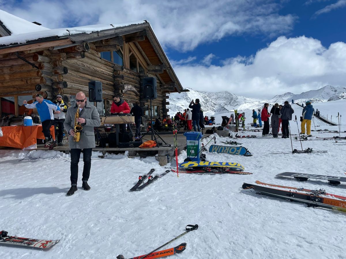 Snow volleyball v Santa Caterine
