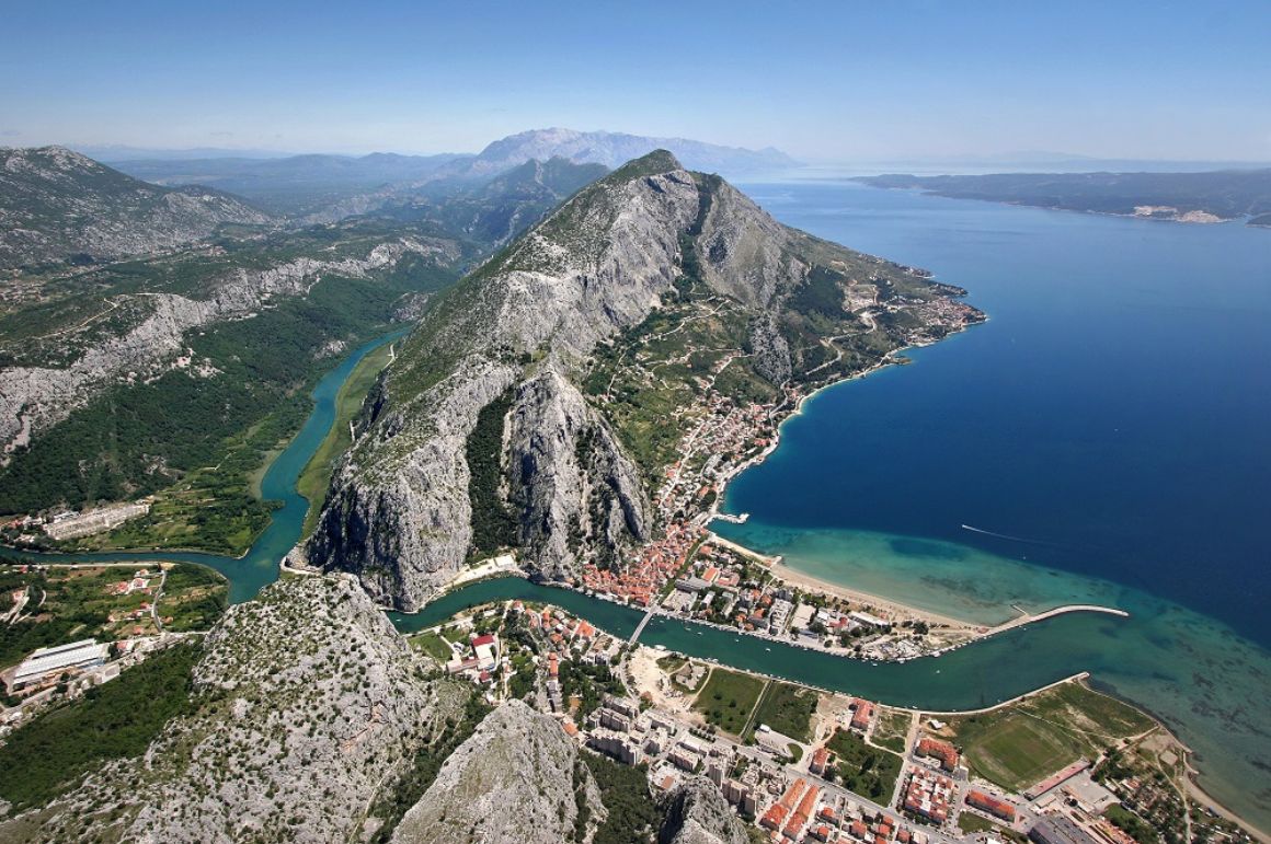 kam-chorvatsko-omis.jpg